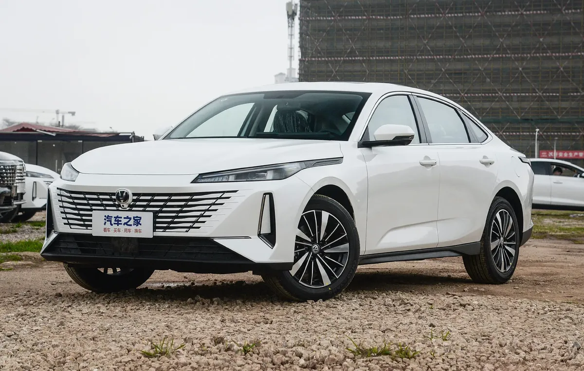 Changan Eado · III — фото автомобиля