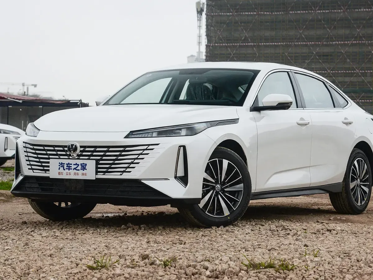 Changan Eado · III — фото автомобиля