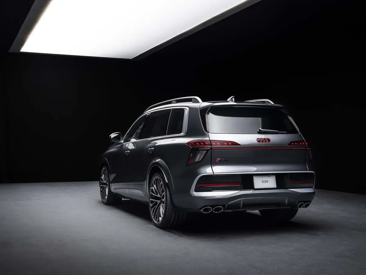 Audi SQ9 · 2026 — фото автомобиля
