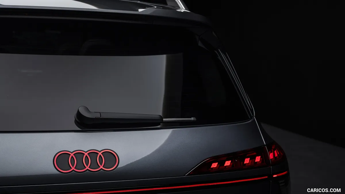 Audi SQ9 · 2026 — фото автомобиля