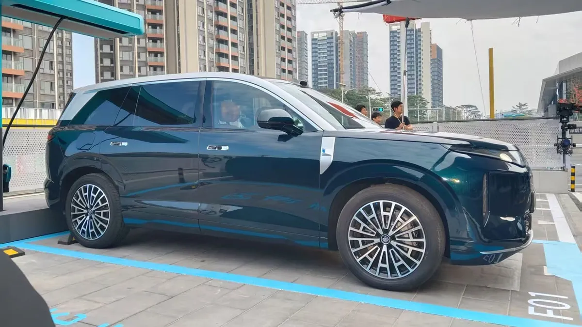 BYD Tang · III — фото автомобиля