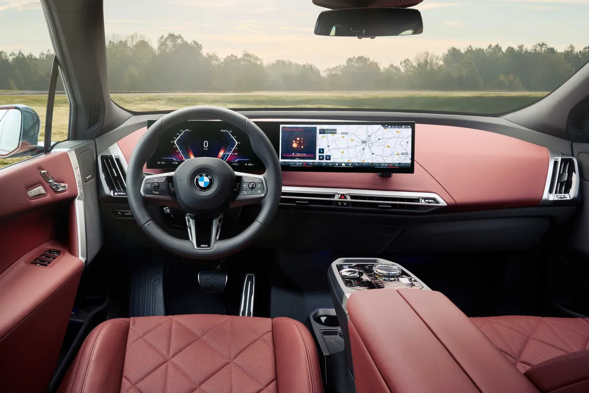 BMW iX · I (I20) Рестайлинг — фото автомобиля