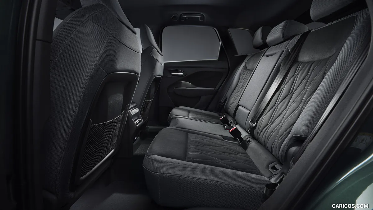 Audi Q3 · III (FJ) — салон