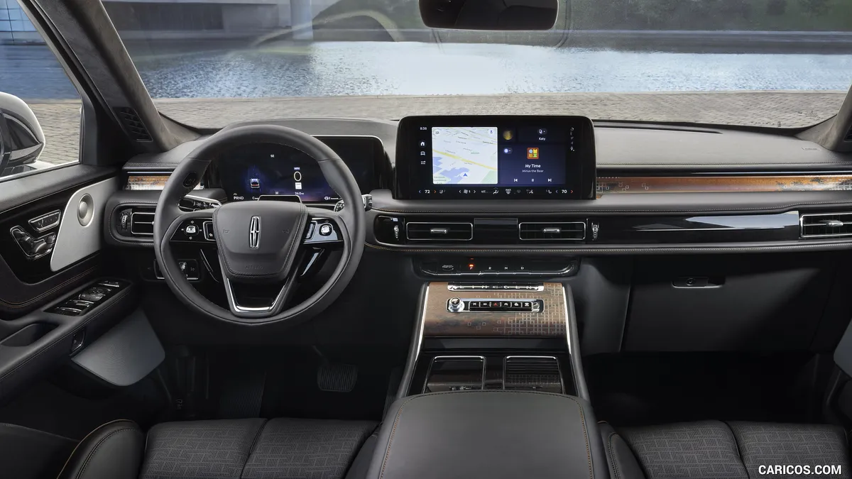 Lincoln Aviator · II Рестайлинг — салон