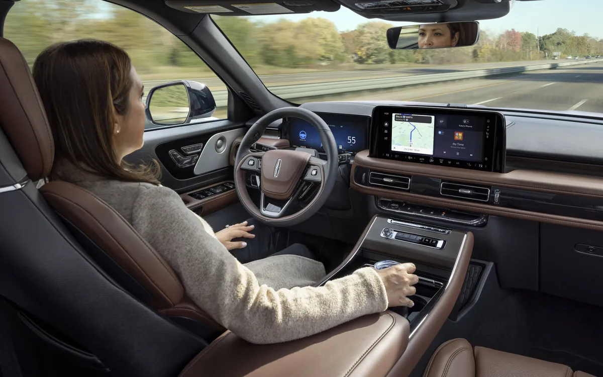 Lincoln Aviator · II Рестайлинг — фото автомобиля