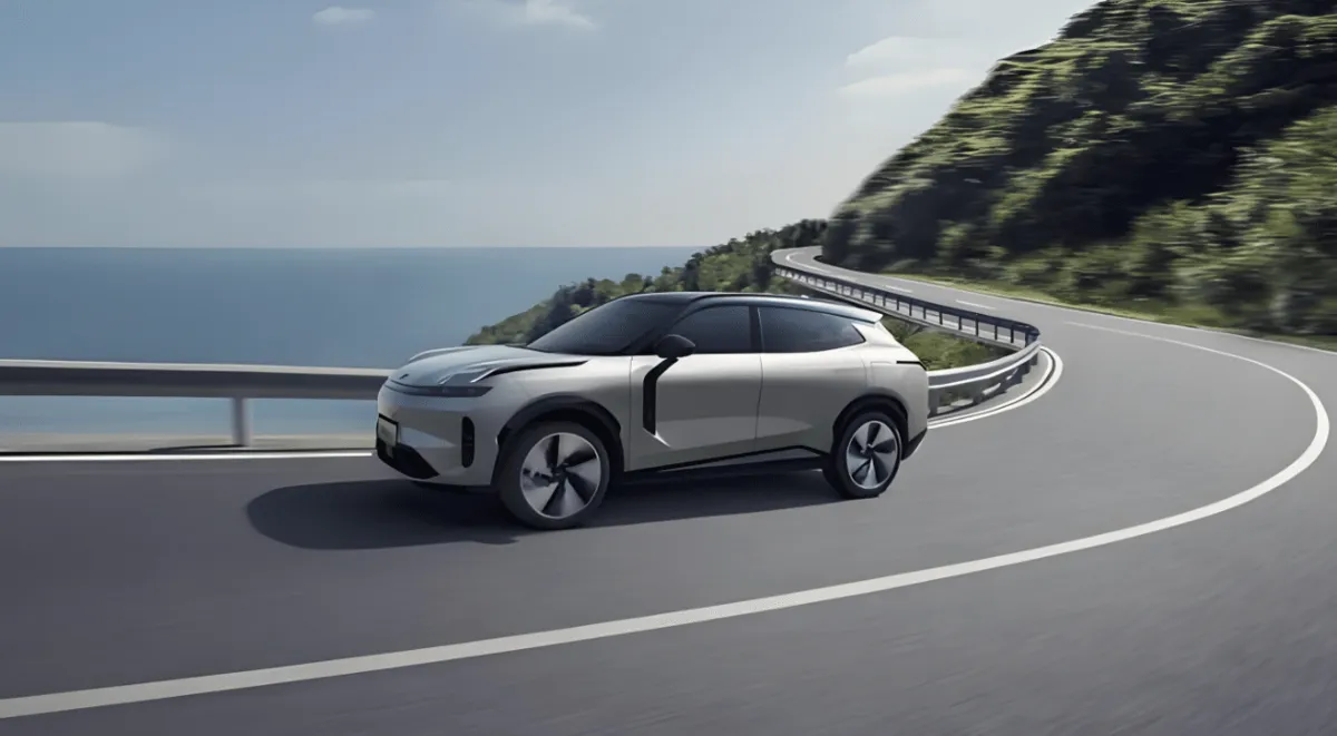 Lynk & Co 08 · I Рестайлинг — фото автомобиля