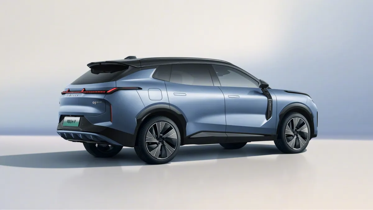 Lynk & Co 08 · I Рестайлинг — фото автомобиля