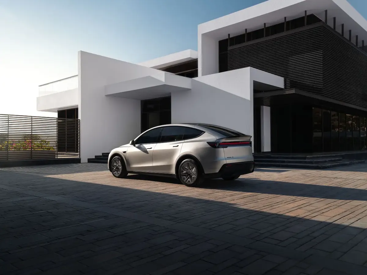 Tesla Model Y · I Рестайлинг — фото автомобиля