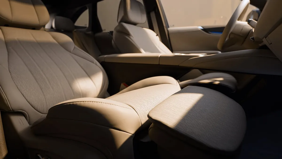 Buick Electra E7 · 2026 — салон