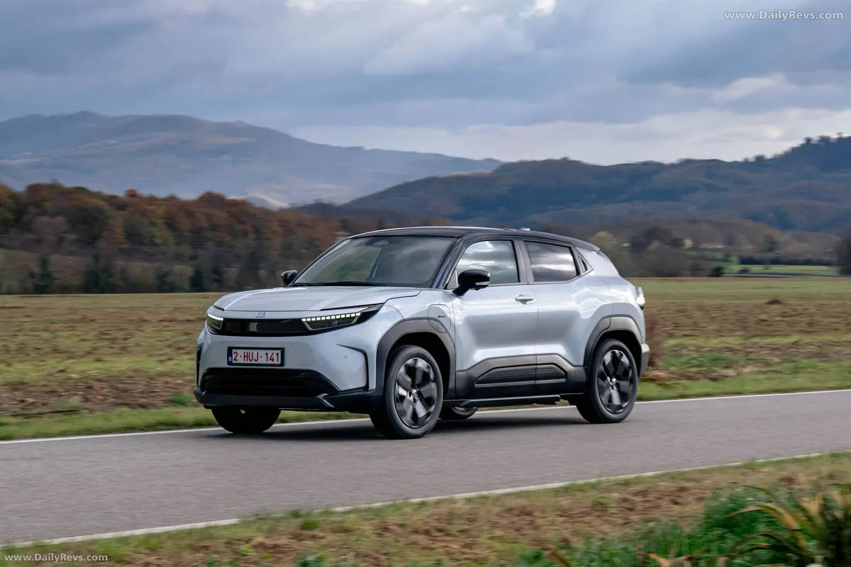 Toyota Urban Cruiser · IV — фото автомобиля