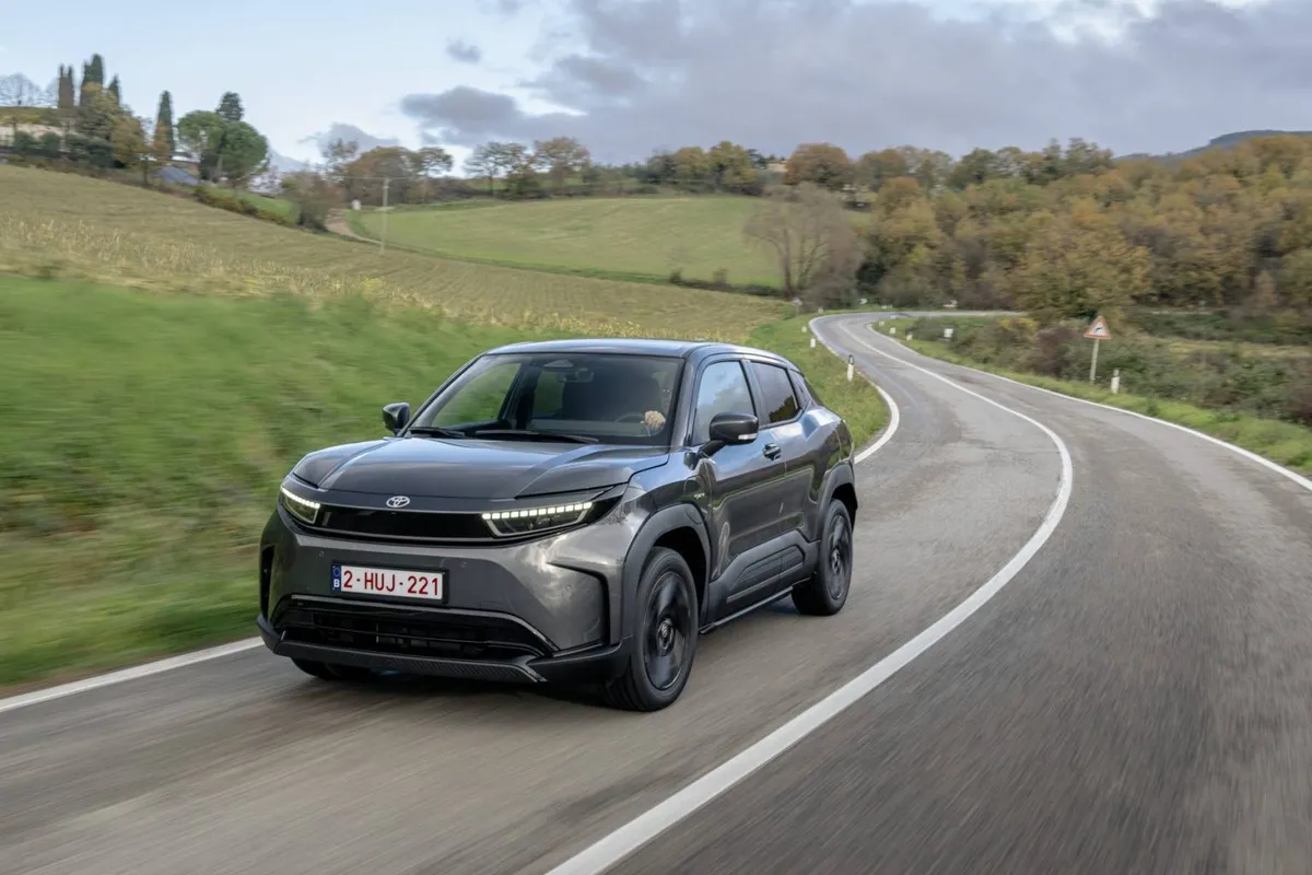 Toyota Urban Cruiser · IV — фото автомобиля
