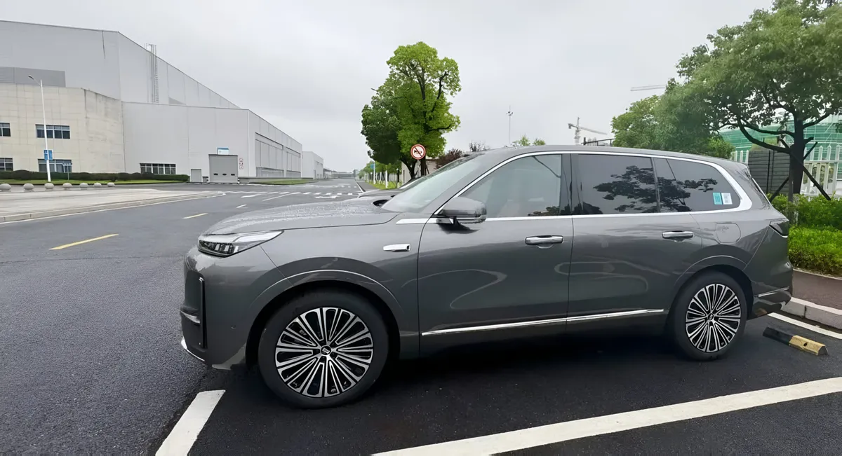 Geely Galaxy M9 · 2025–2026 — фото автомобиля