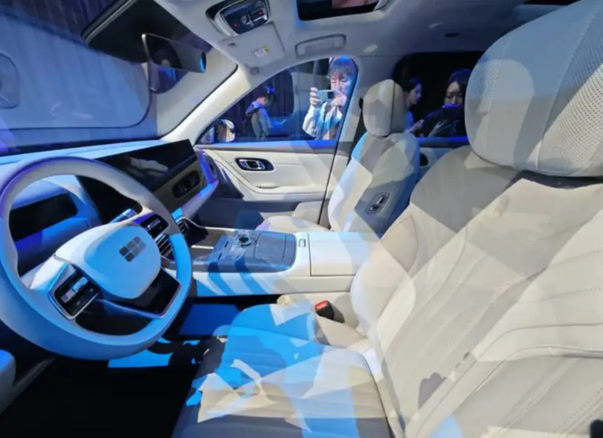 Geely Galaxy M9 · 2025–2026 — фото автомобиля