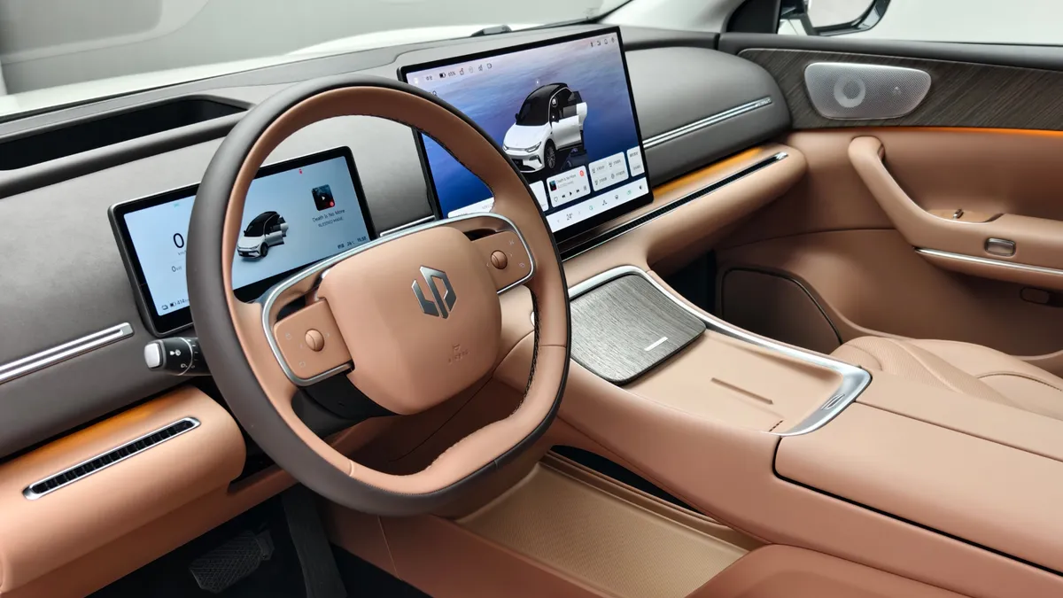 Leapmotor C11 · I Рестайлинг — фото автомобиля