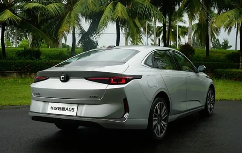 Changan Qiyuan A05 · I Рестайлинг — фото автомобиля