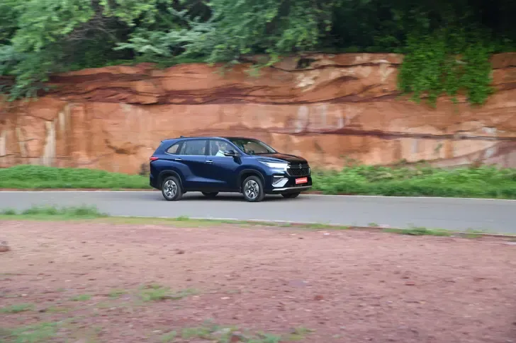 Suzuki Invicto · 2026 — внешний вид