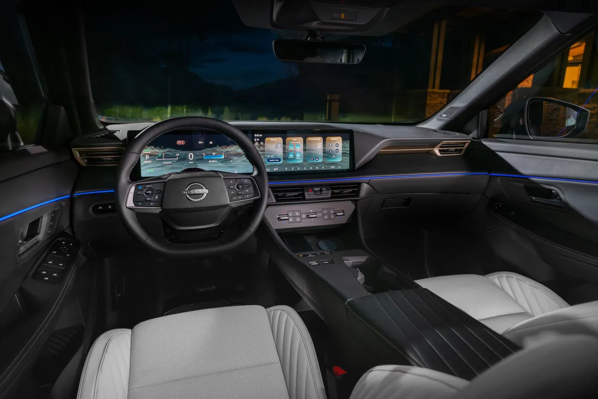 Nissan Rogue · IV — салон