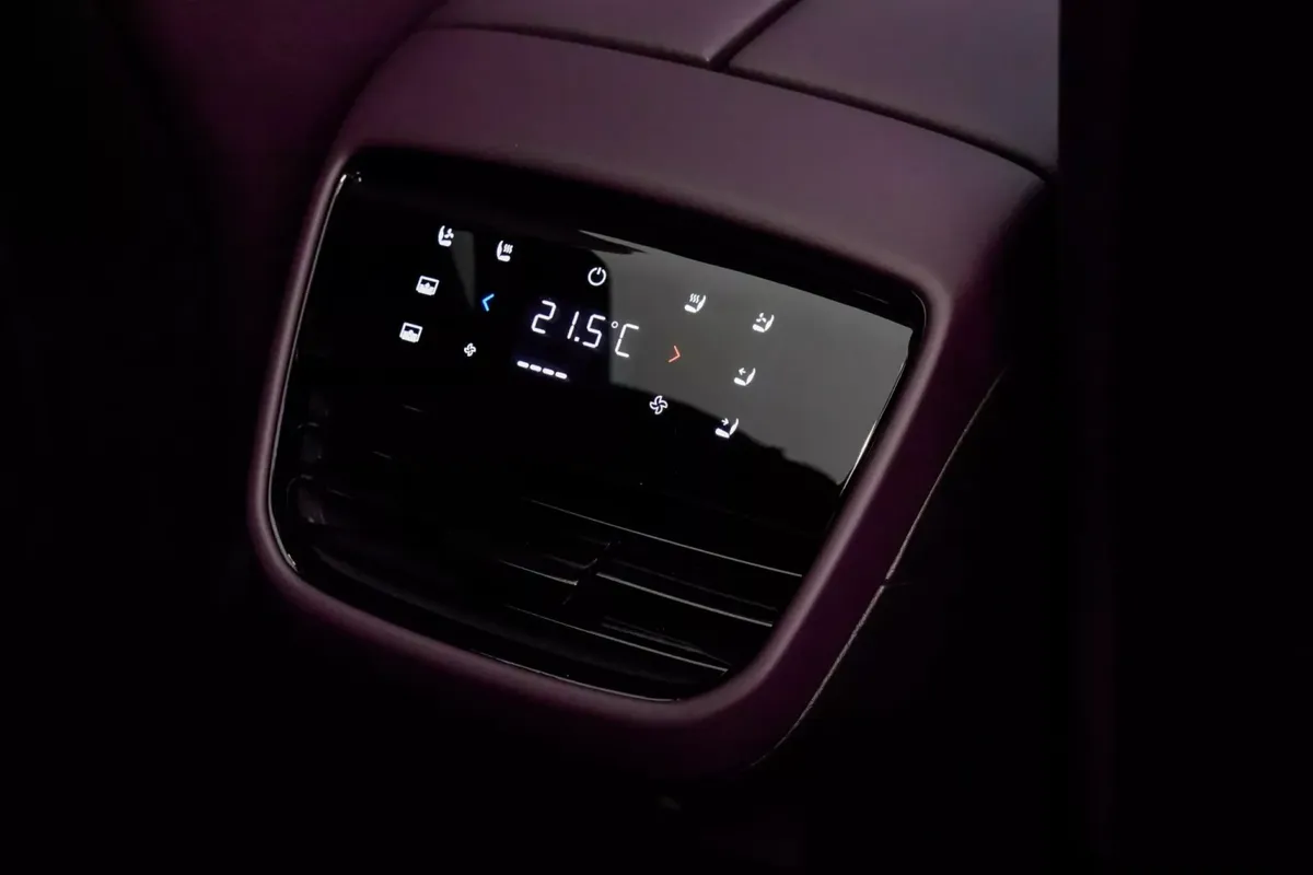 Mazda CX-6e · 2026 — фото автомобиля