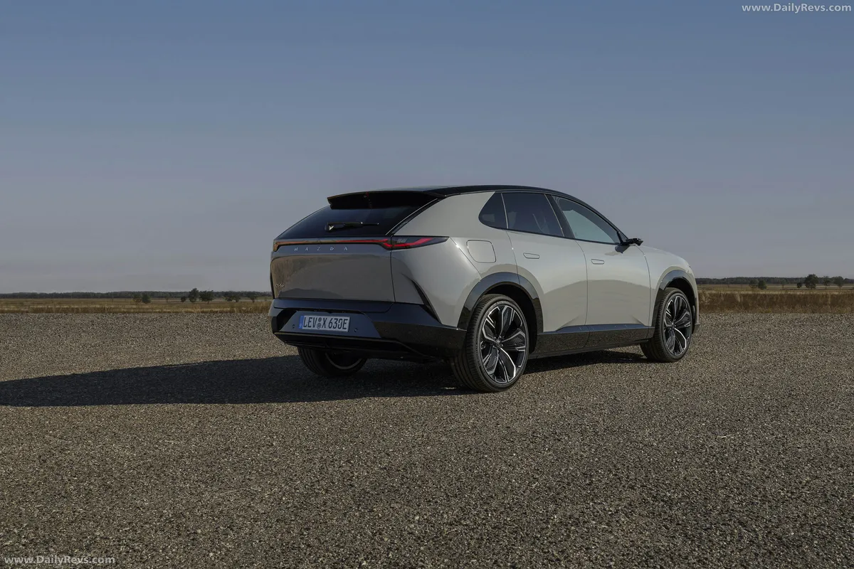 Mazda CX-6e · 2026 — внешний вид