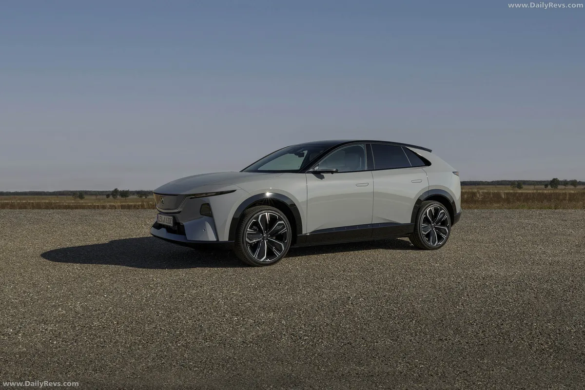 Mazda CX-6e · 2026 — внешний вид