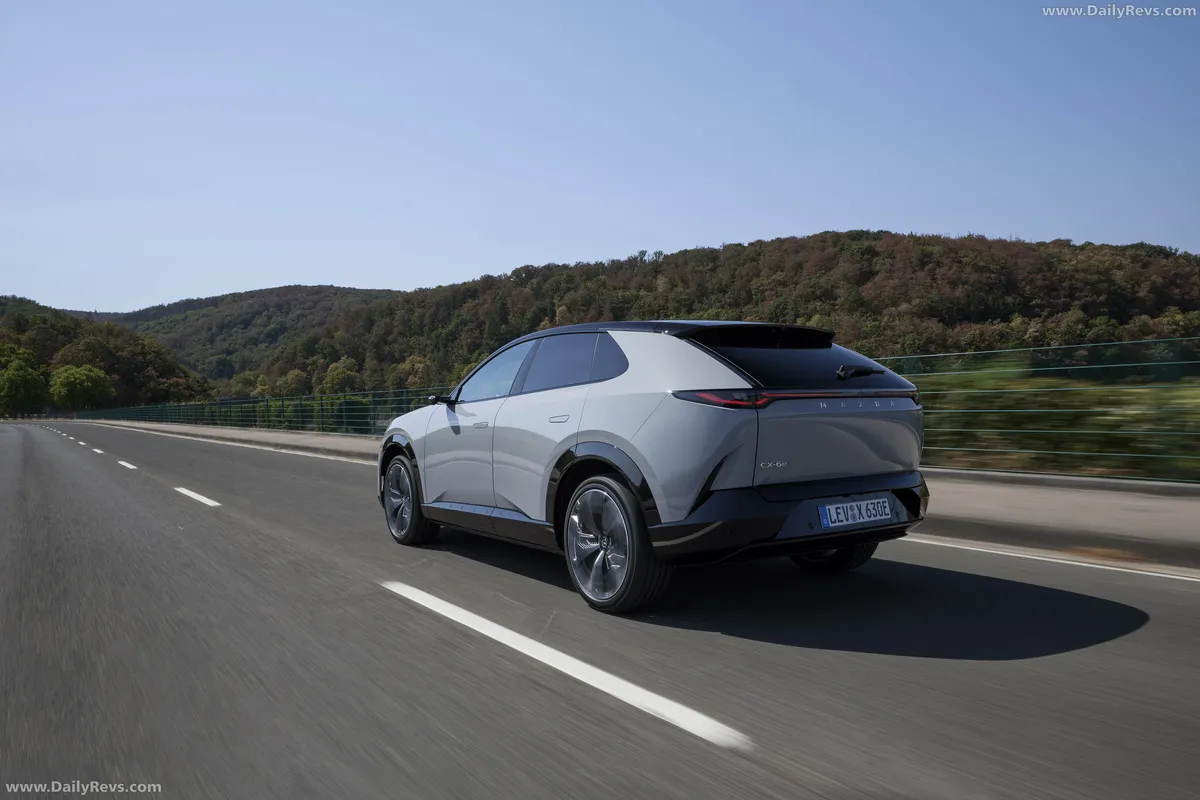 Mazda CX-6e · 2026 — фото автомобиля