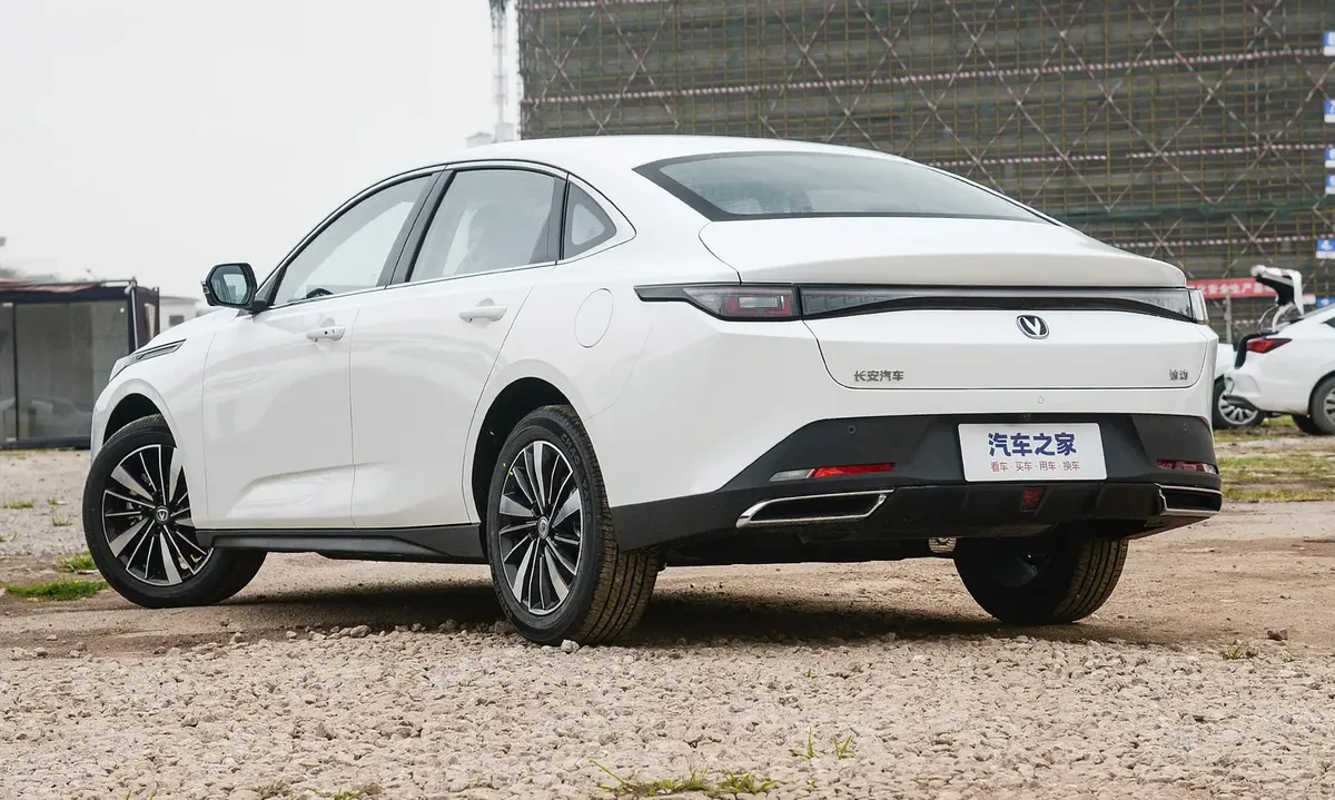 Changan Eado · III Рестайлинг — фото автомобиля