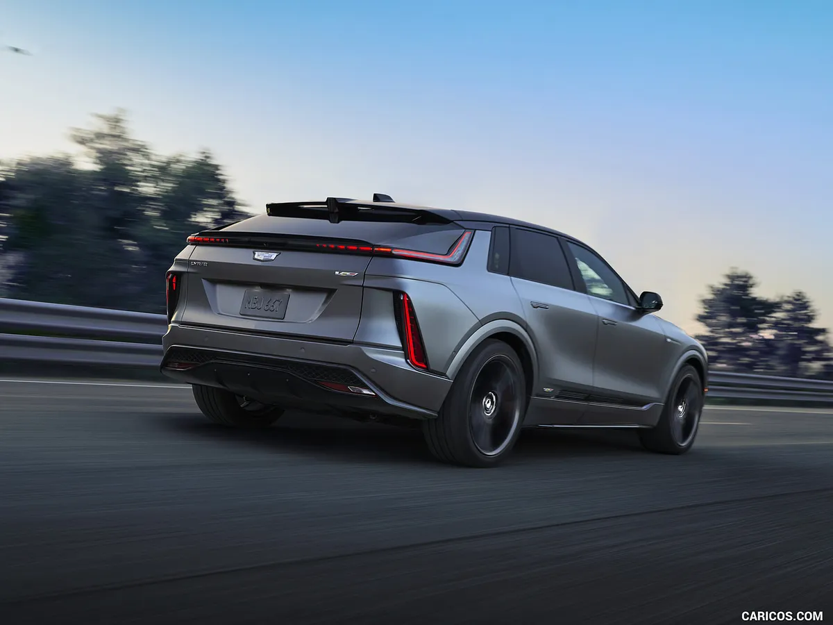 Cadillac Lyriq-V · 2025–2026 — фото автомобиля