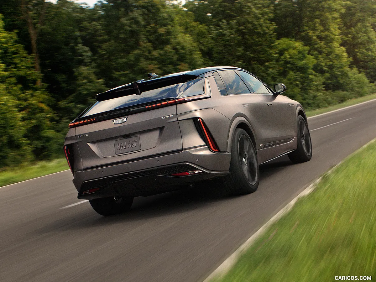 Cadillac Lyriq-V · 2025–2026 — фото автомобиля